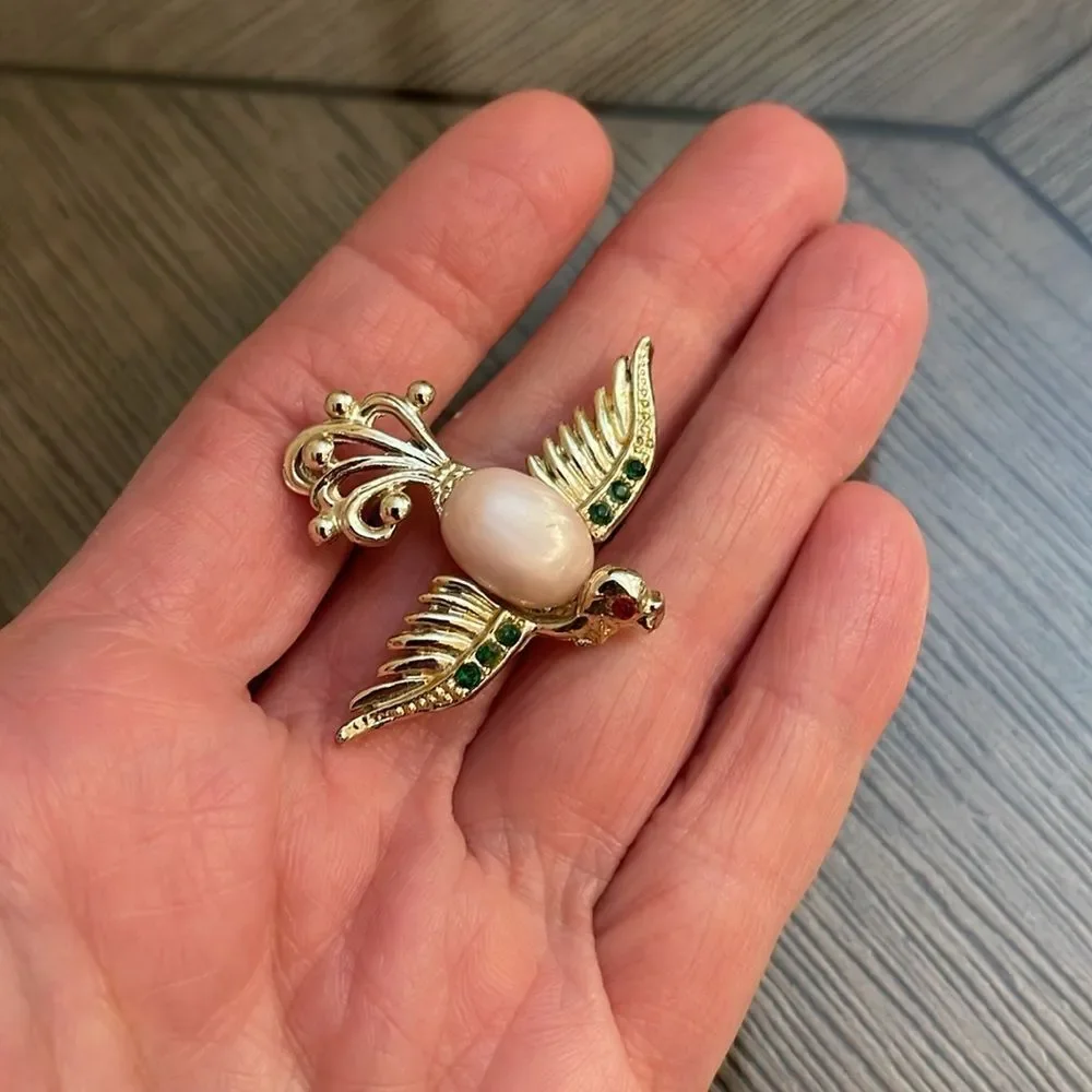 Vintage Gold-tone Bird Brooch with Pink Jelly Belly Oval Cabochon